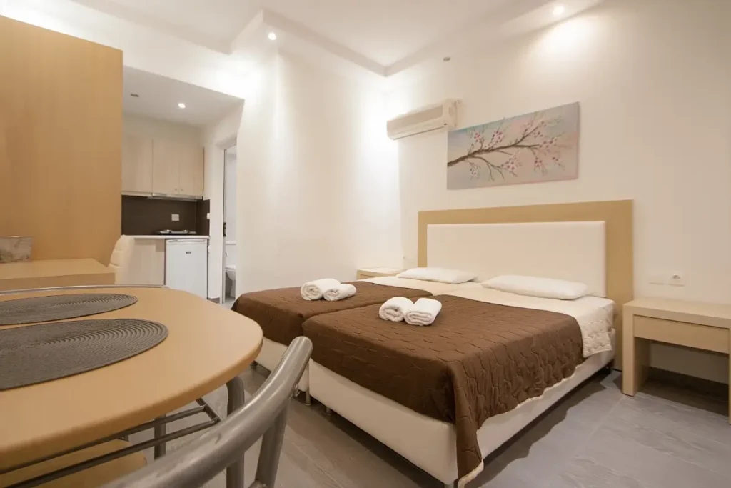 STUDIO WITH GARDEN VIEW 2