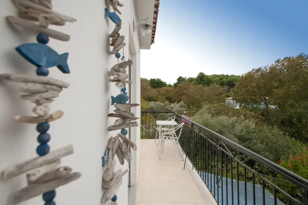 STUDIO WITH GARDEN VIEW 8